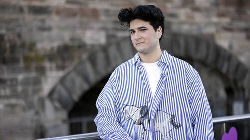 Gjon's Tears sur la scène de l'Eurovision pour un medley