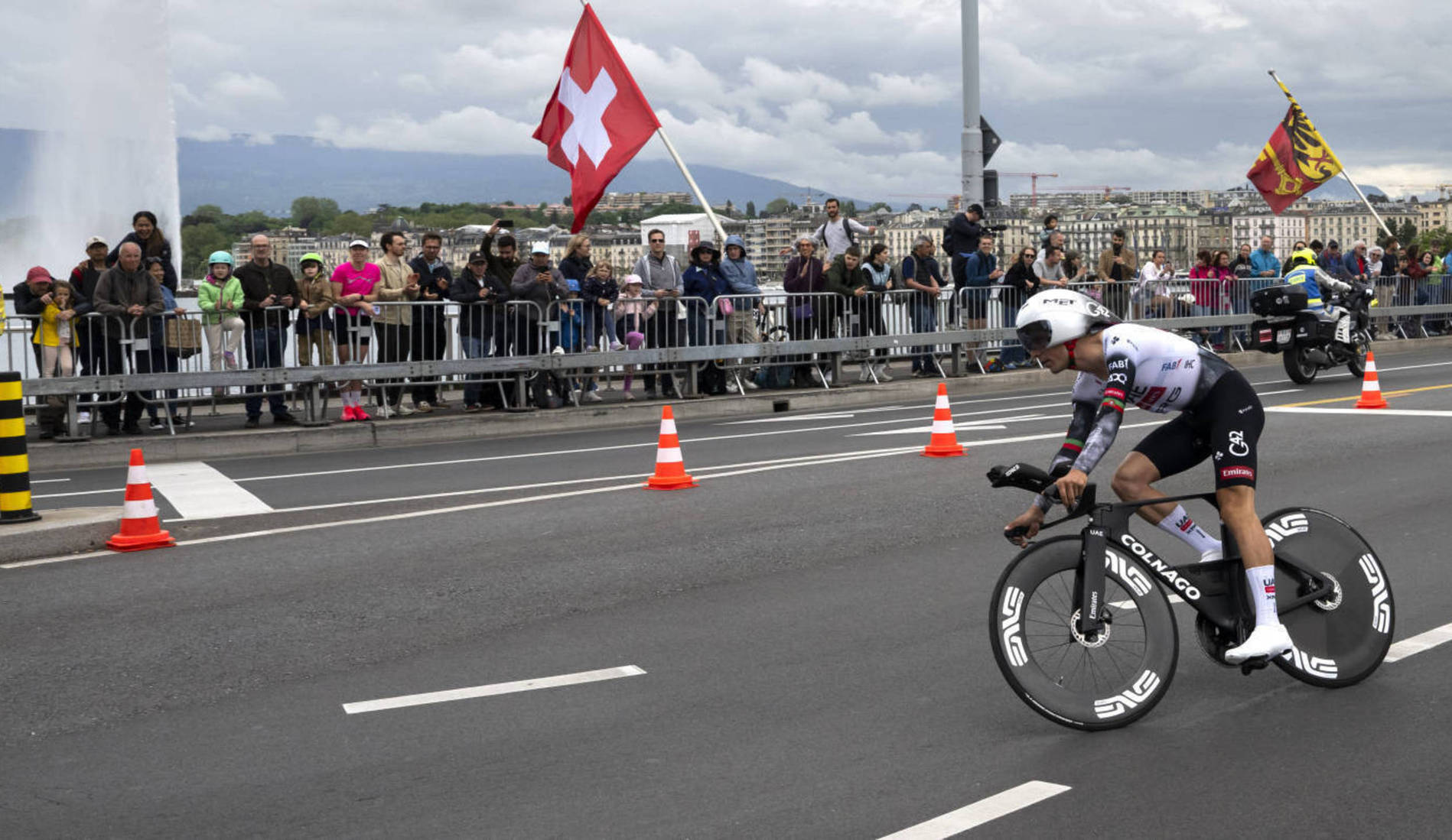 Evenepoel s'offre le chrono final au coeur de la Vieille-Ville de Genève