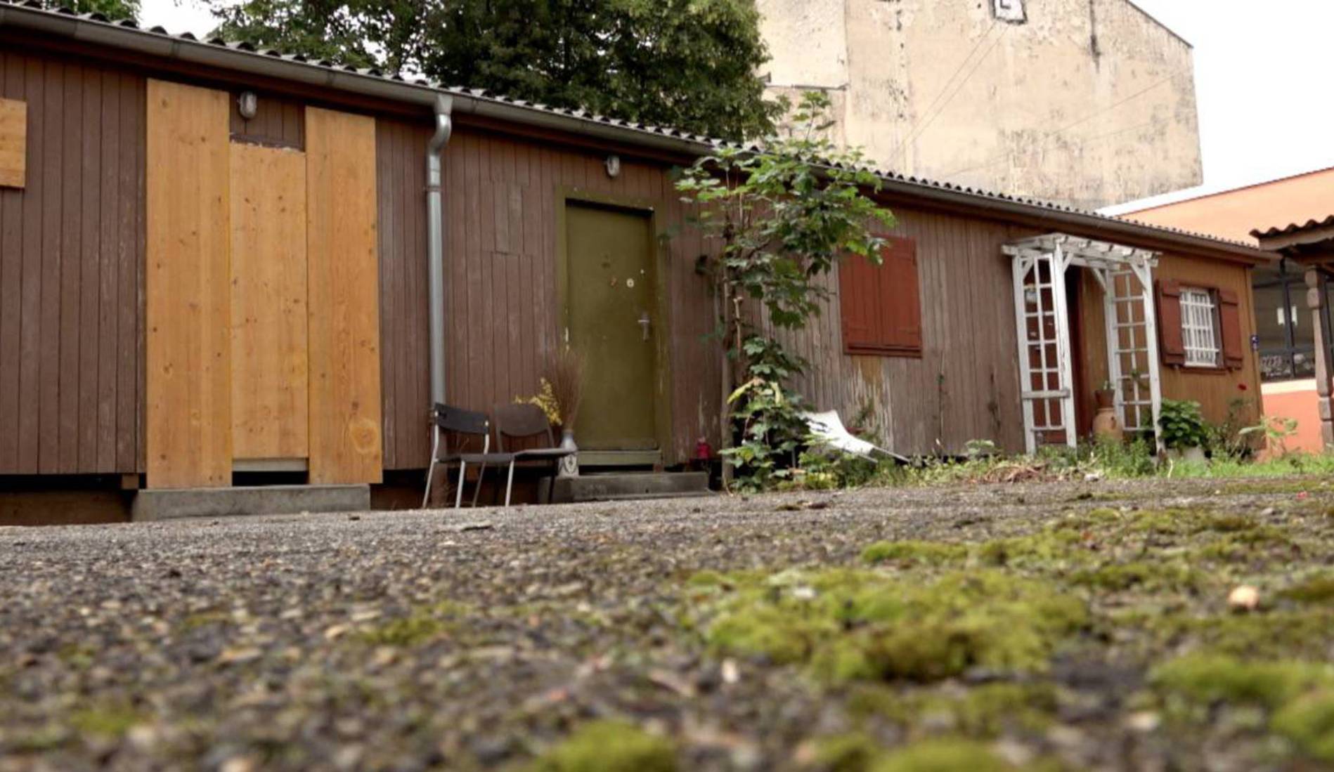 Crise du logement: 3 appartements murés proches de la gare interpellent