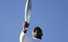 Basile Boli entame le relais de la flamme olympique à Marseille