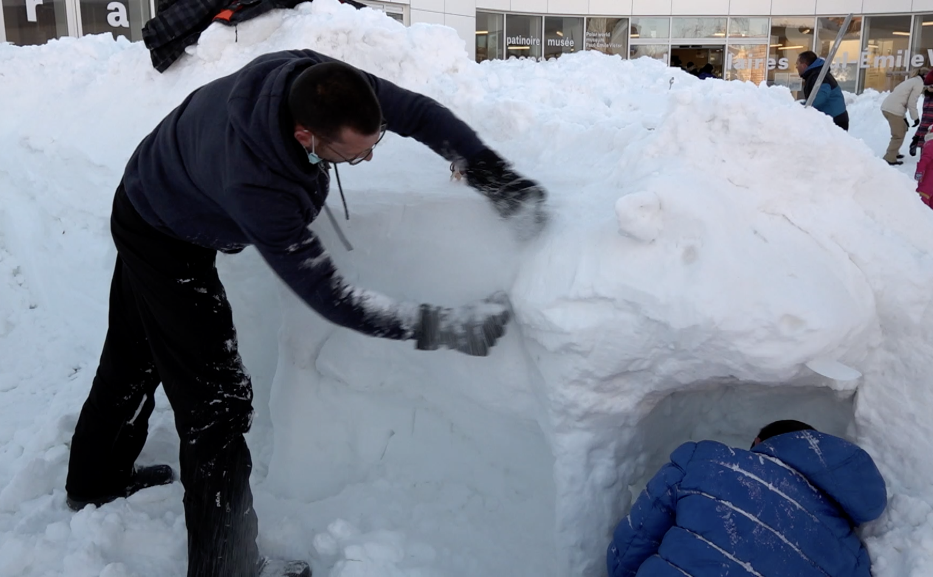 Vache, cave, meule: le comté inspire les sculpteurs sur neige