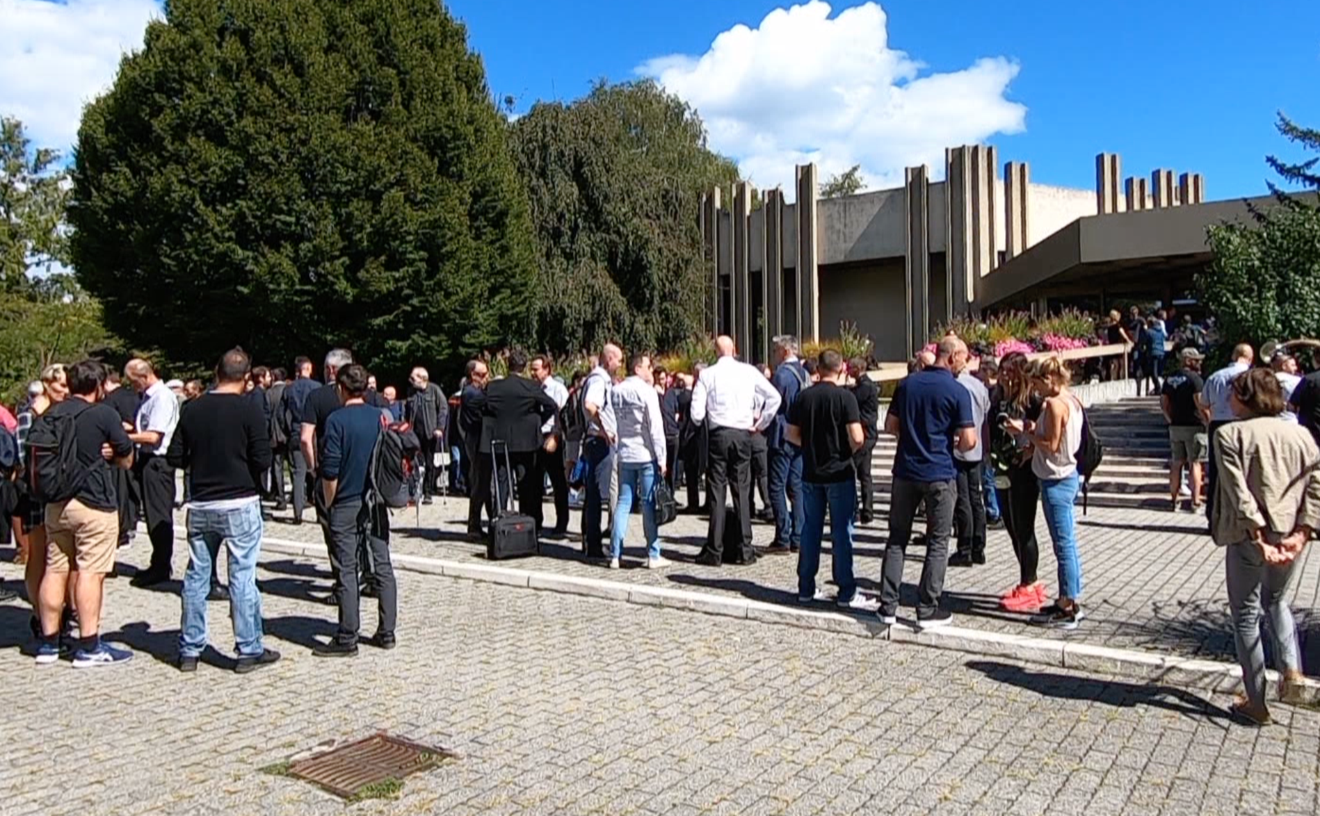 Plus de 300 personnes rendent hommage au héros de l'Arve