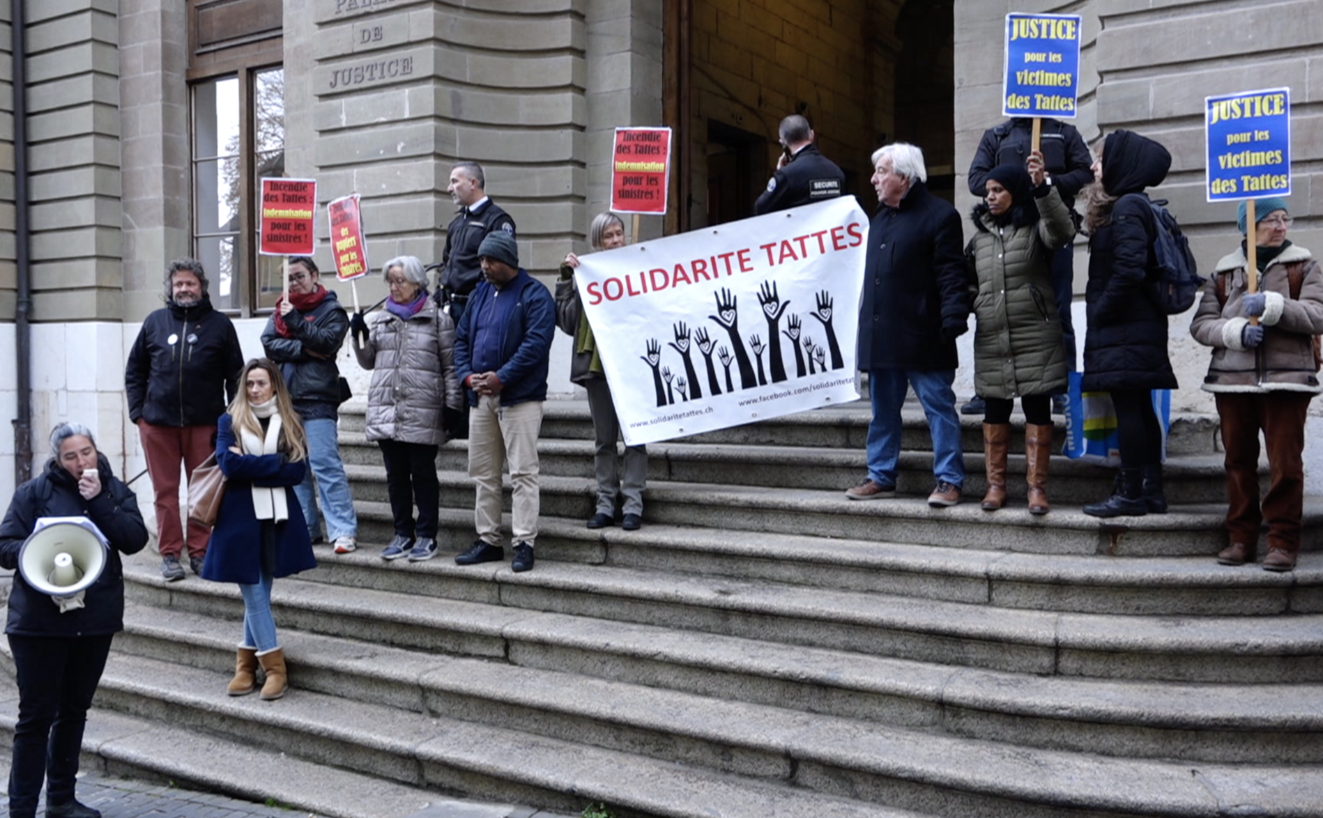Le collectif «Solidarité Tattes» a manifesté devant le Palais de Justice