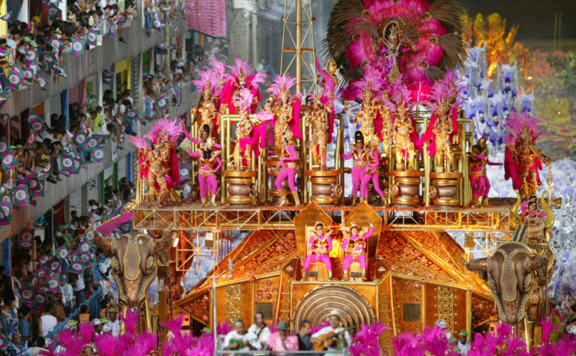 Les défilés du carnaval de Rio de Janeiro reportés à avril