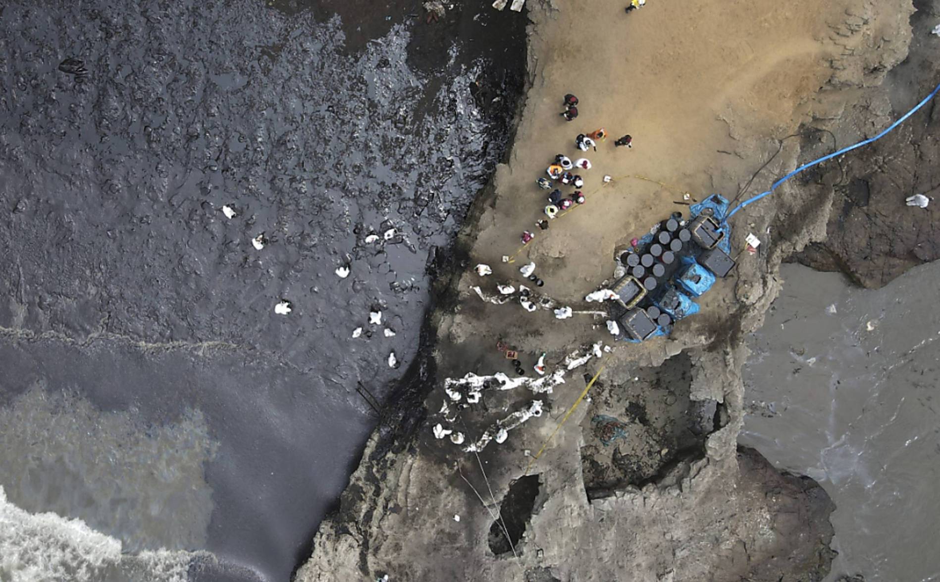 Déclaration d'« urgence environnementale » après la marée noire