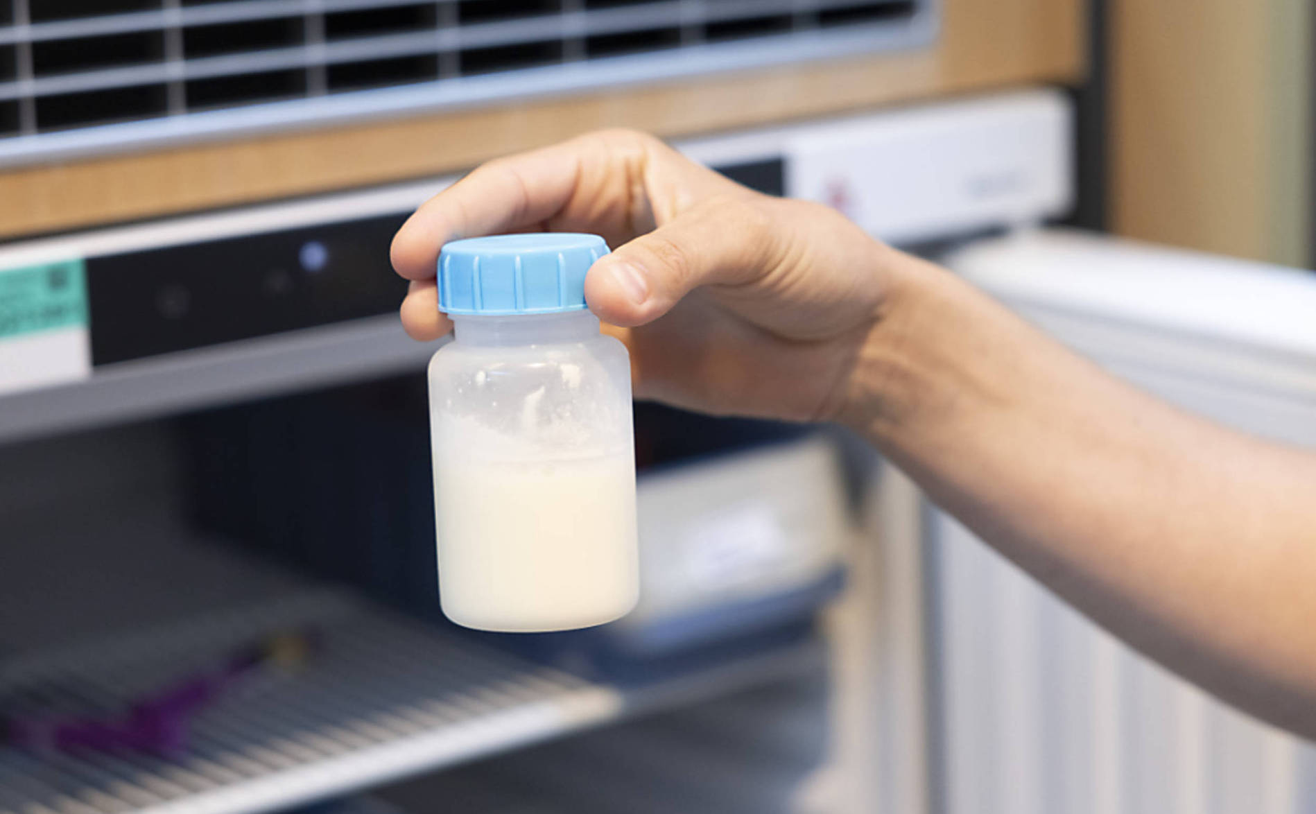 Le lactarium du CHUV prêt à administrer le lait de donneuses