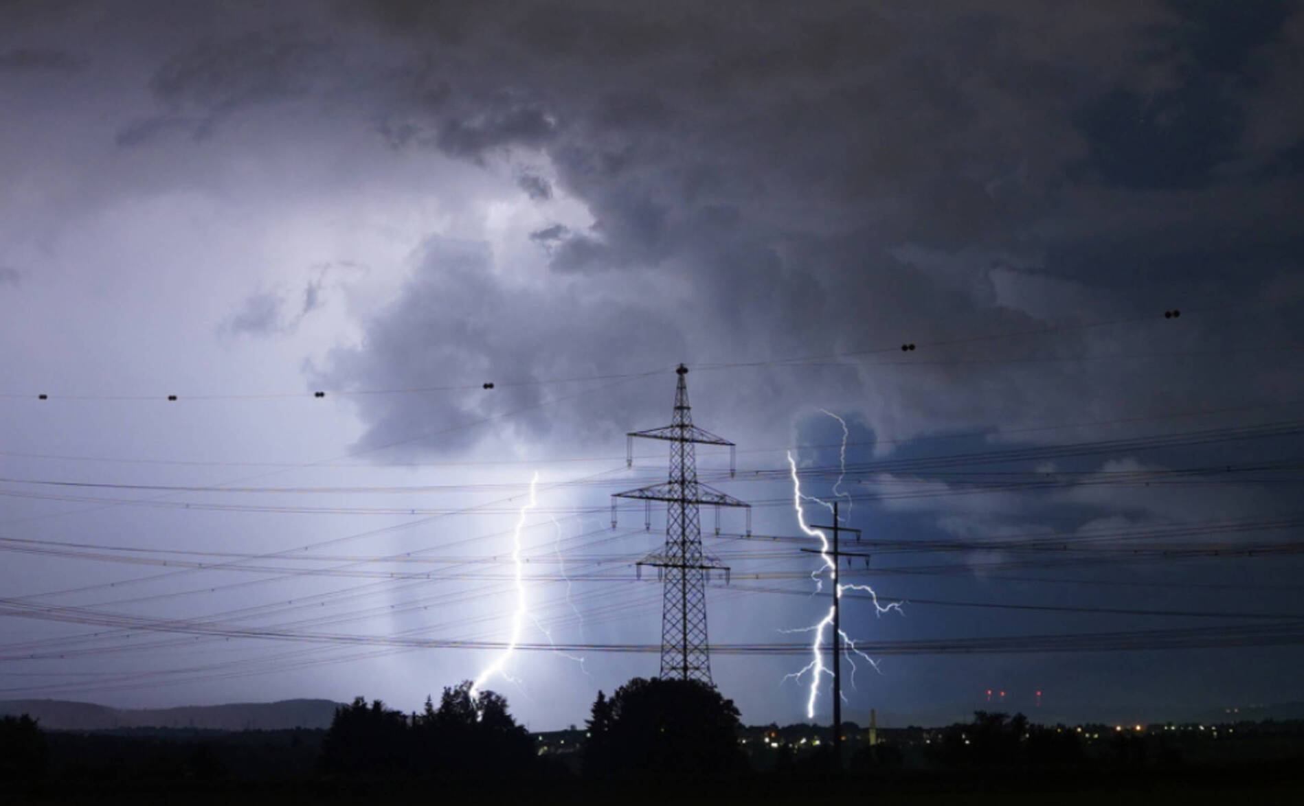Orages et grêle: 37 départements en vigilance orange