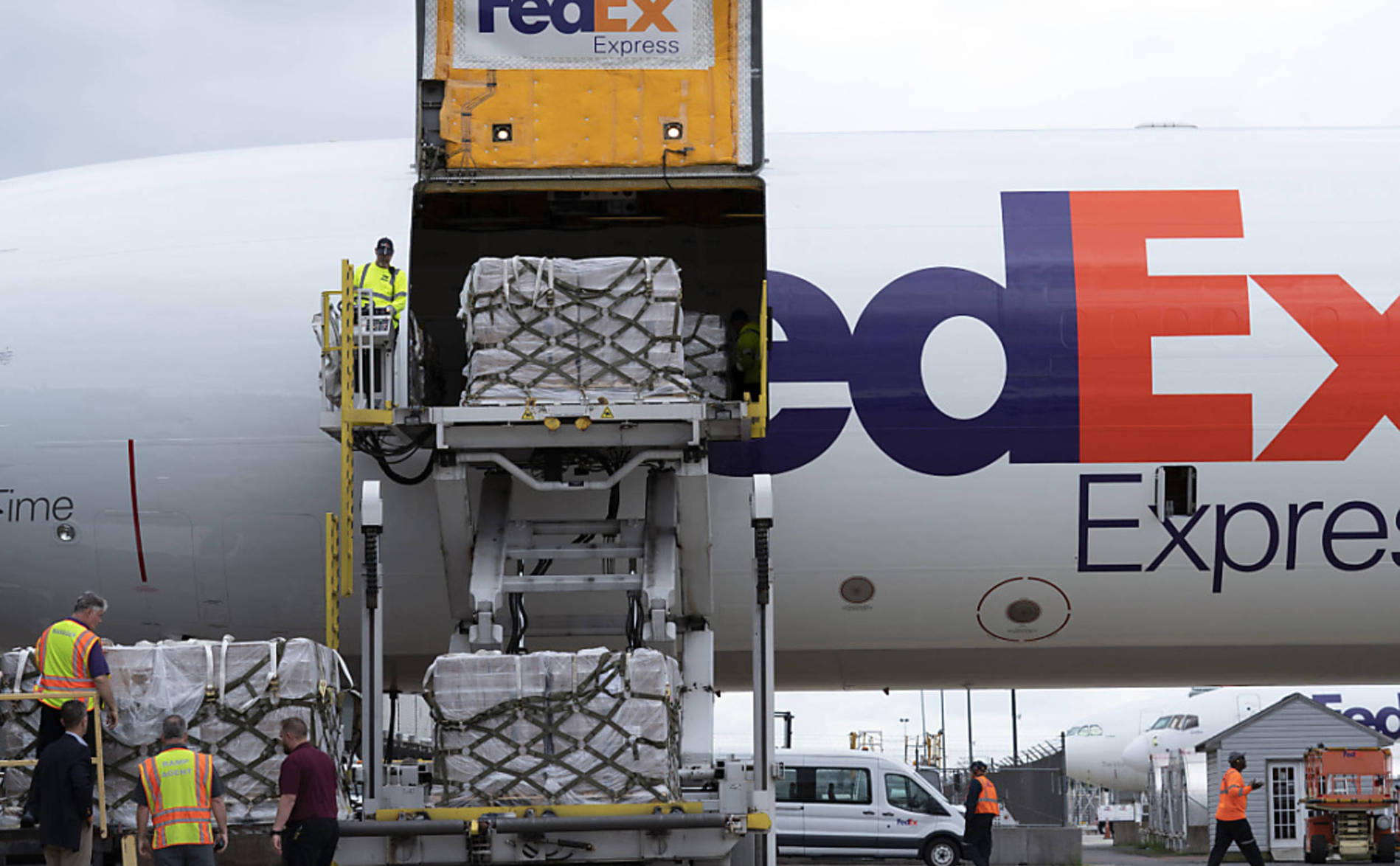 FedEx transporte moins de colis mais les fait payer plus cher