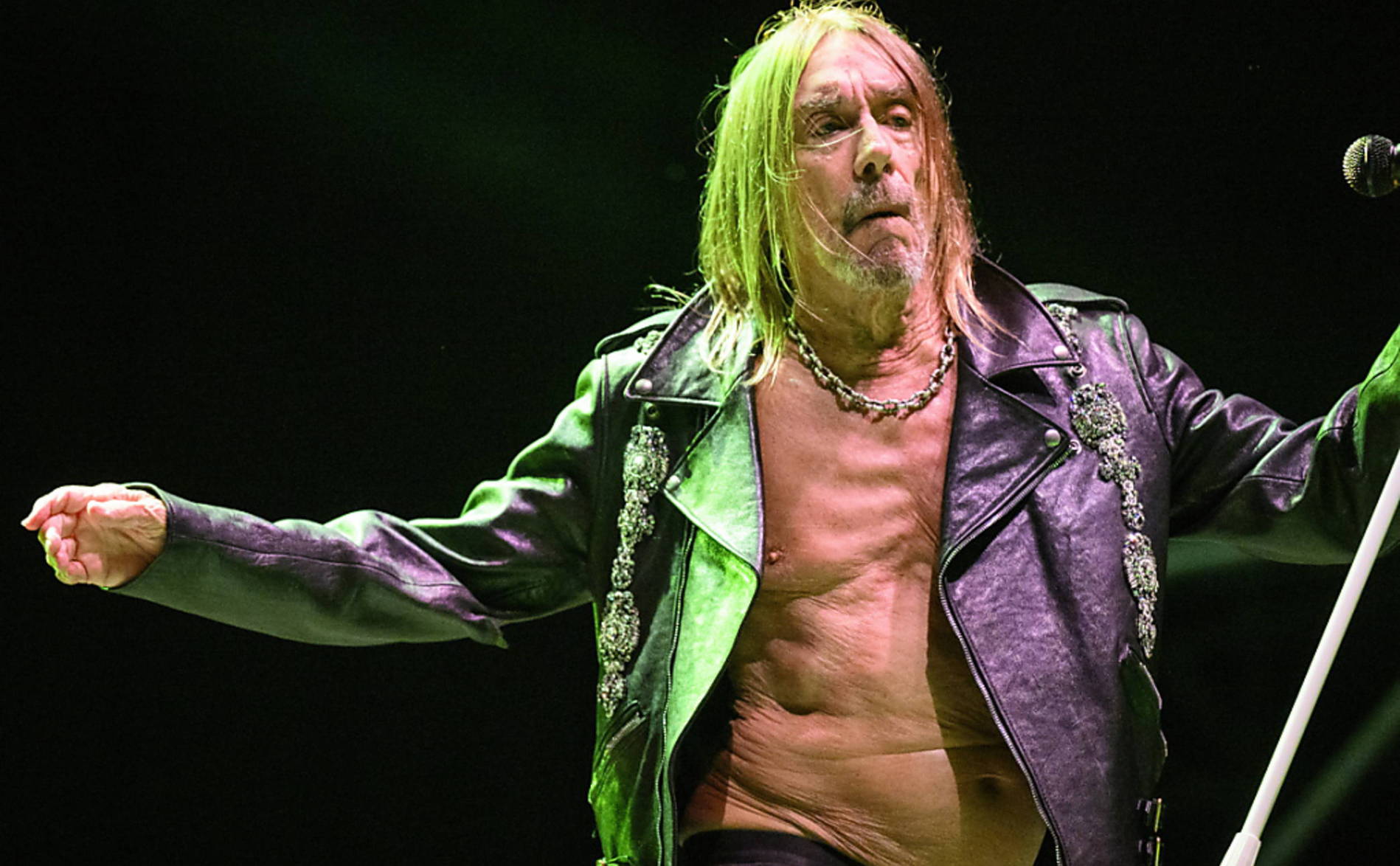 Iggy Pop foule la scène du Venoge Festival