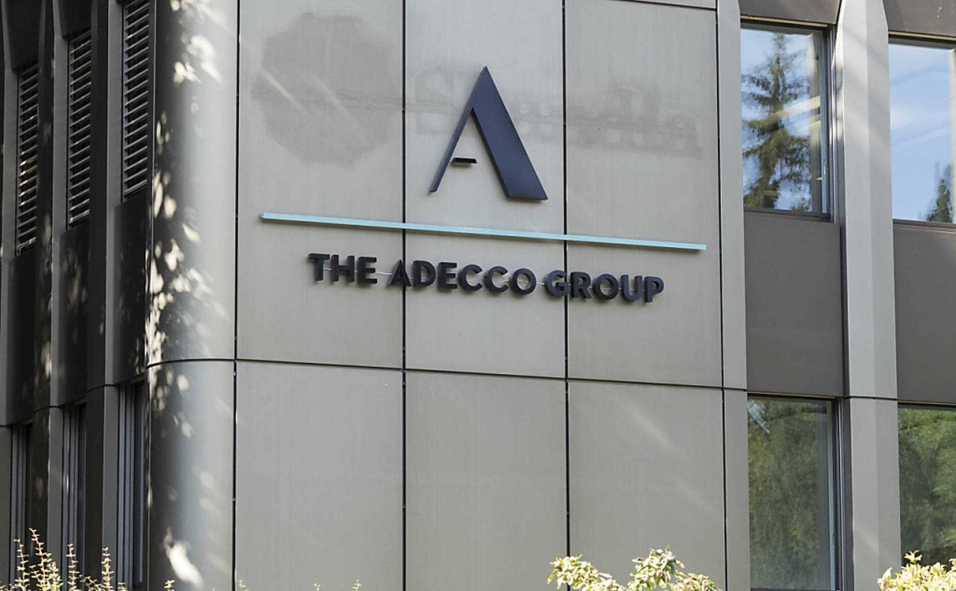 Adecco regroupe deux divisions sous la bannière LHH en Suisse