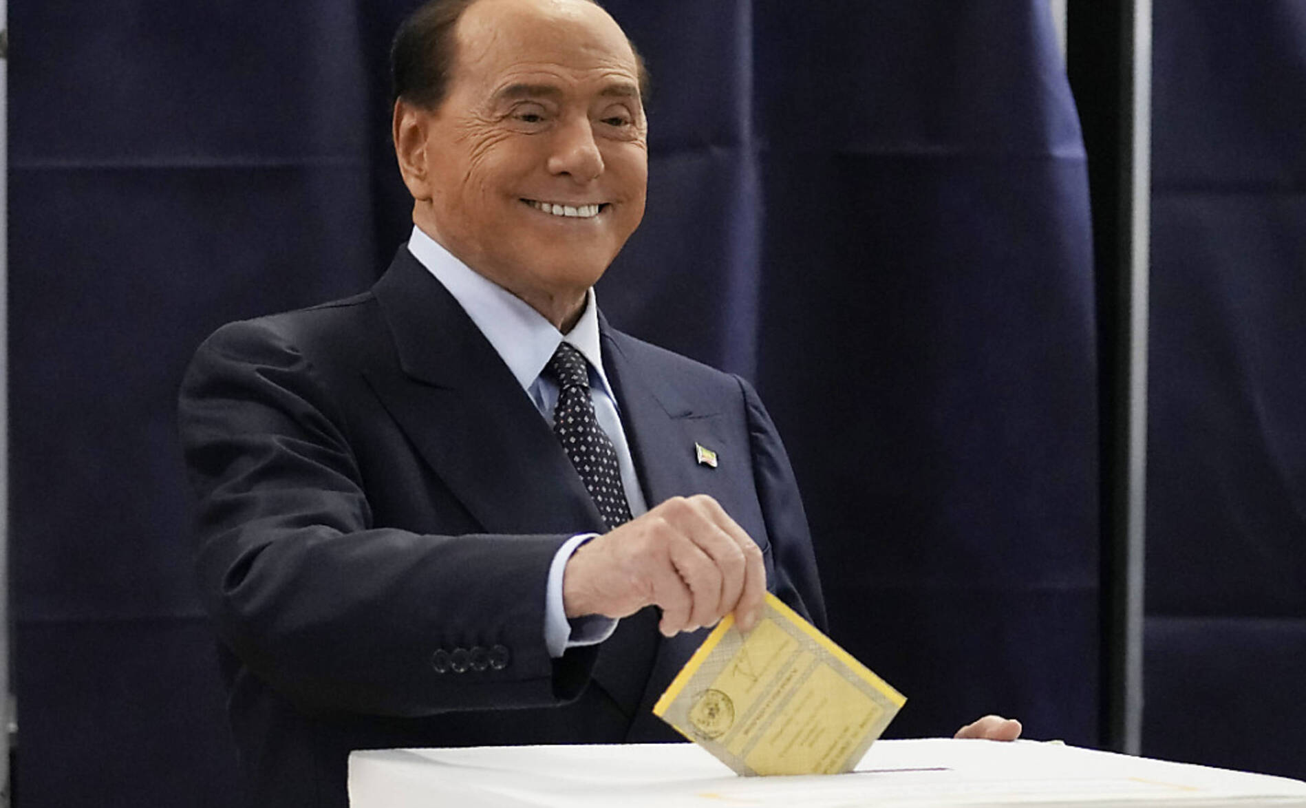 Berlusconi retrouve le Parlement, le chef de la diplomatie évincé