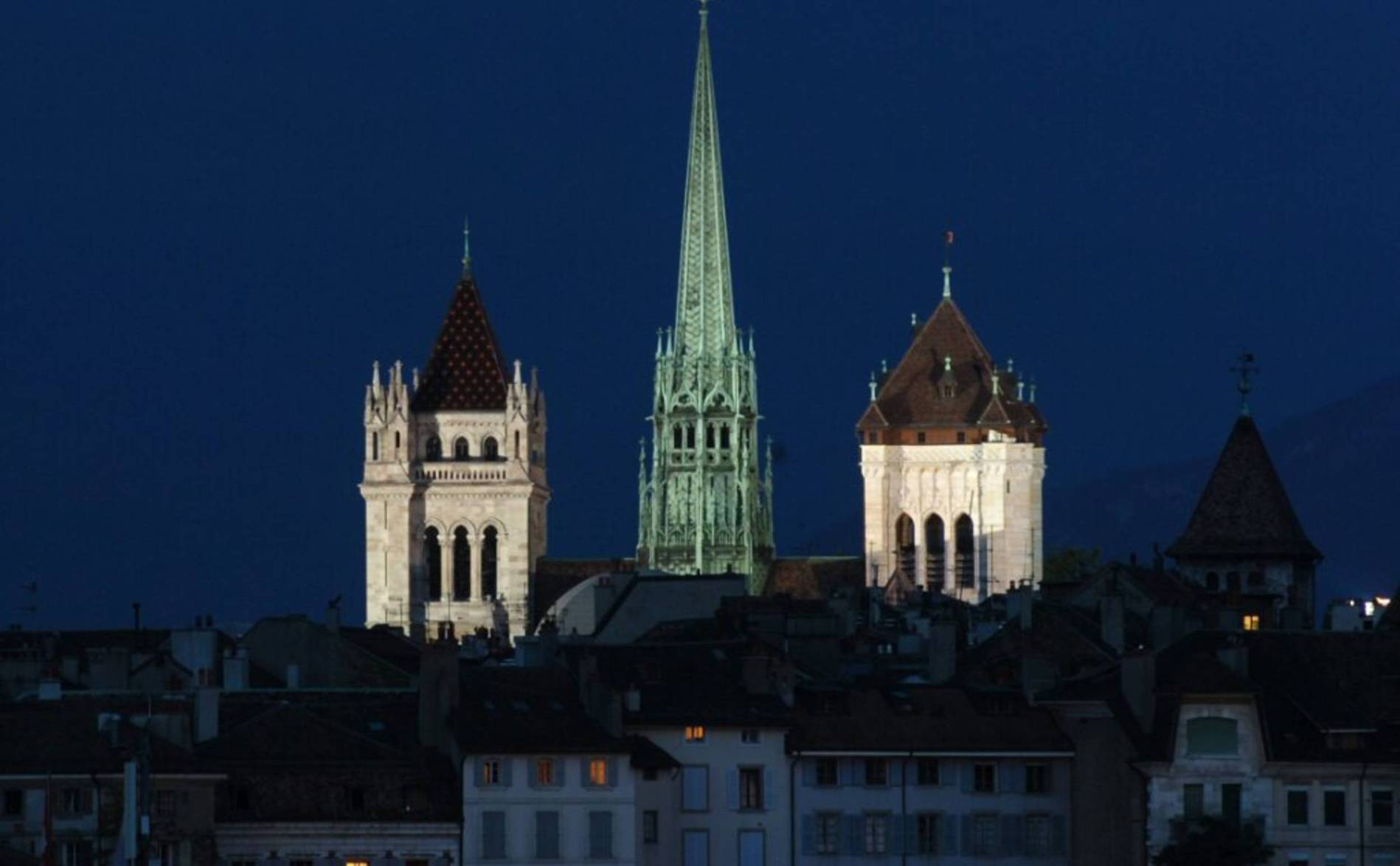 La cathédrale St-Pierre de Genève en vert contre la peine de mort