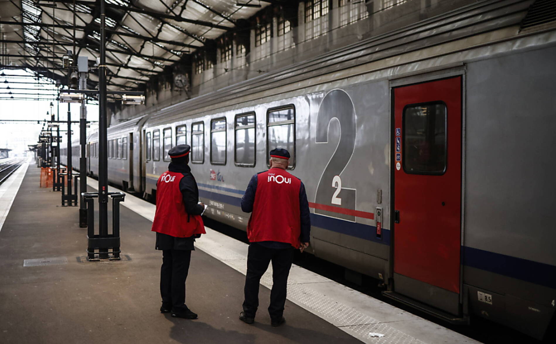 Les voyageurs français face à la grève des contrôleurs