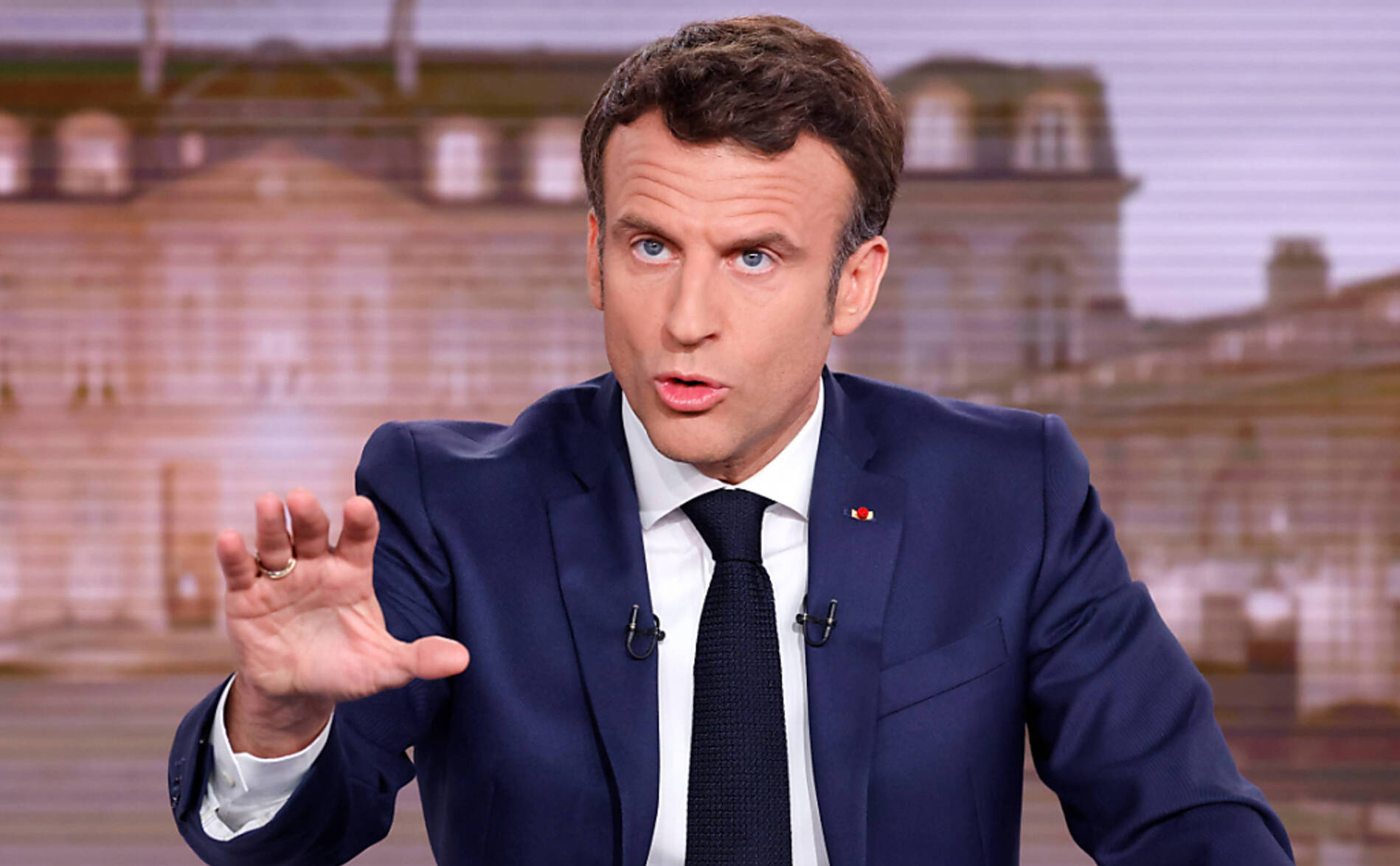 Possibles coupures d'électricité: « pas de panique », rassure Macron