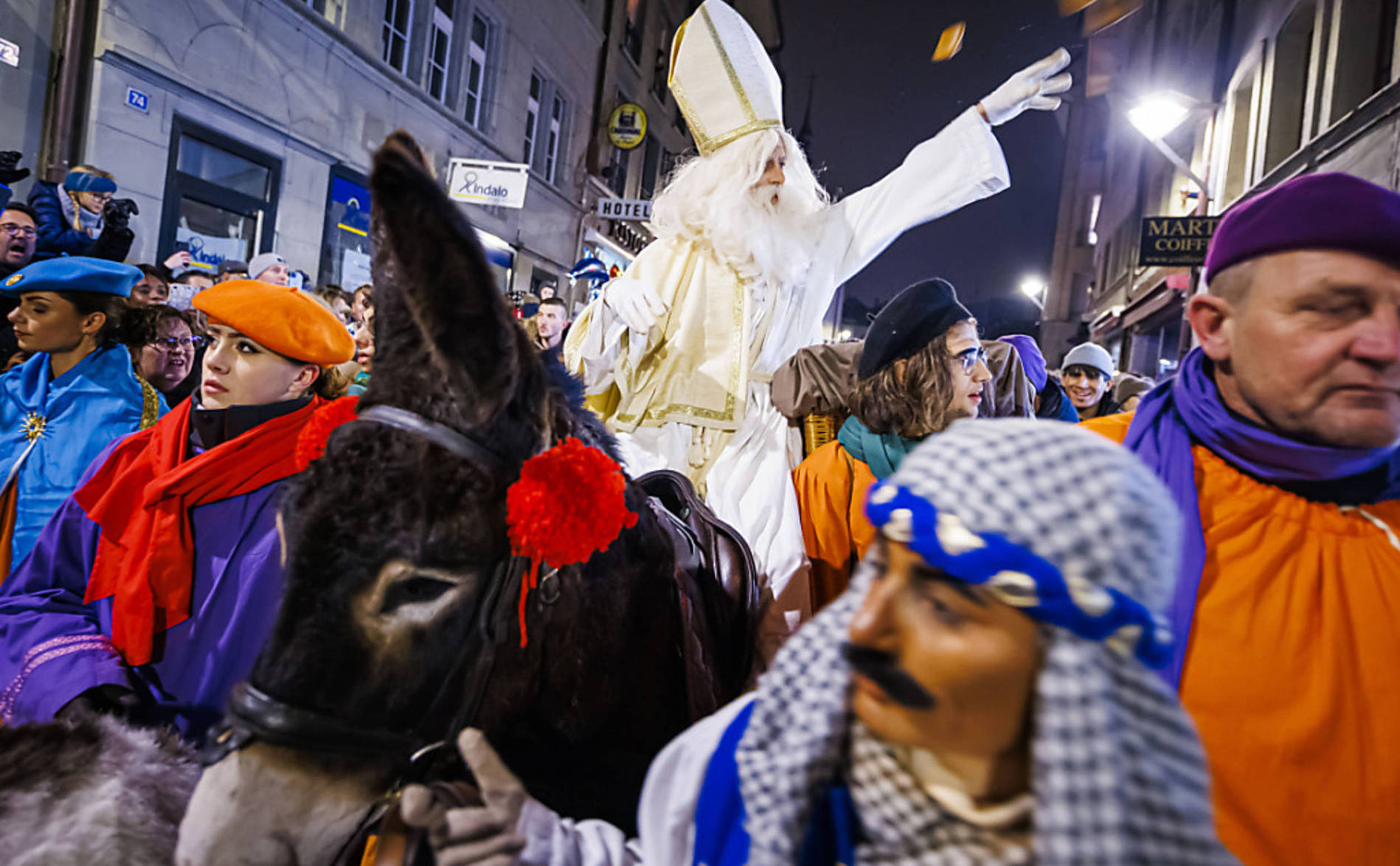 Près de 30'000 personnes pour le retour de la St-Nicolas à Fribourg