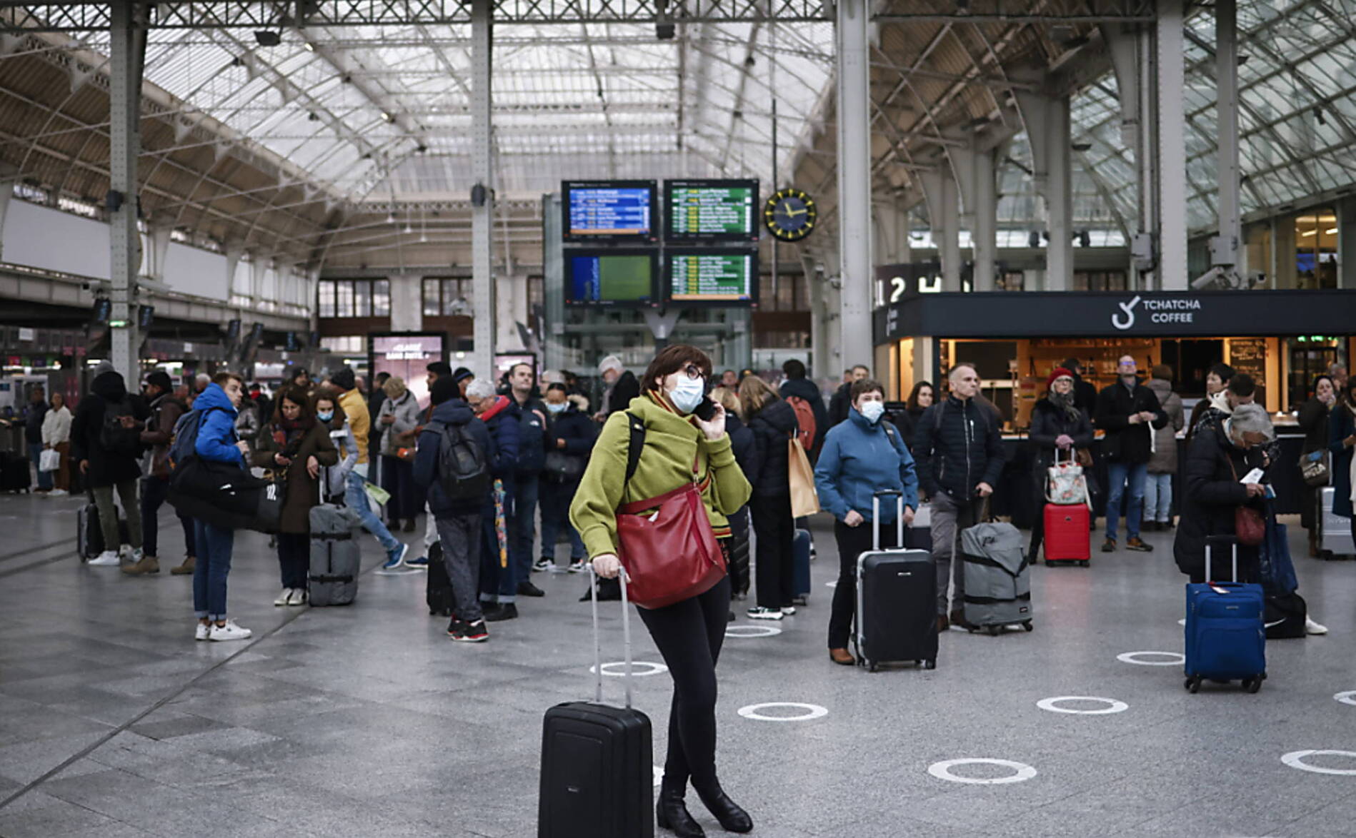 Troisième jour de grève à la SNCF: gares vides et TGV annulés