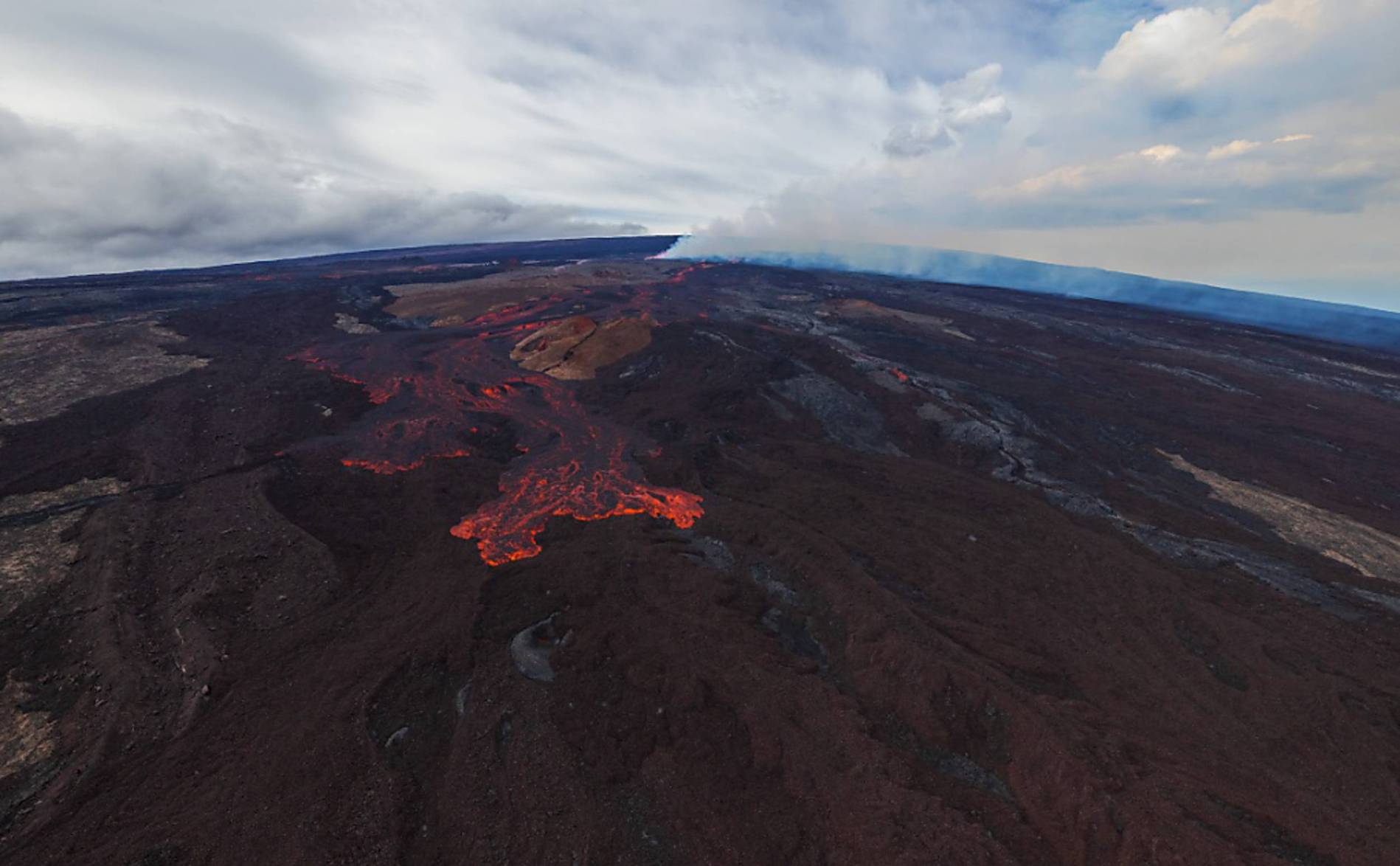 Hawaï mobilise des gardes nationaux face à l'éruption du Mauna Loa