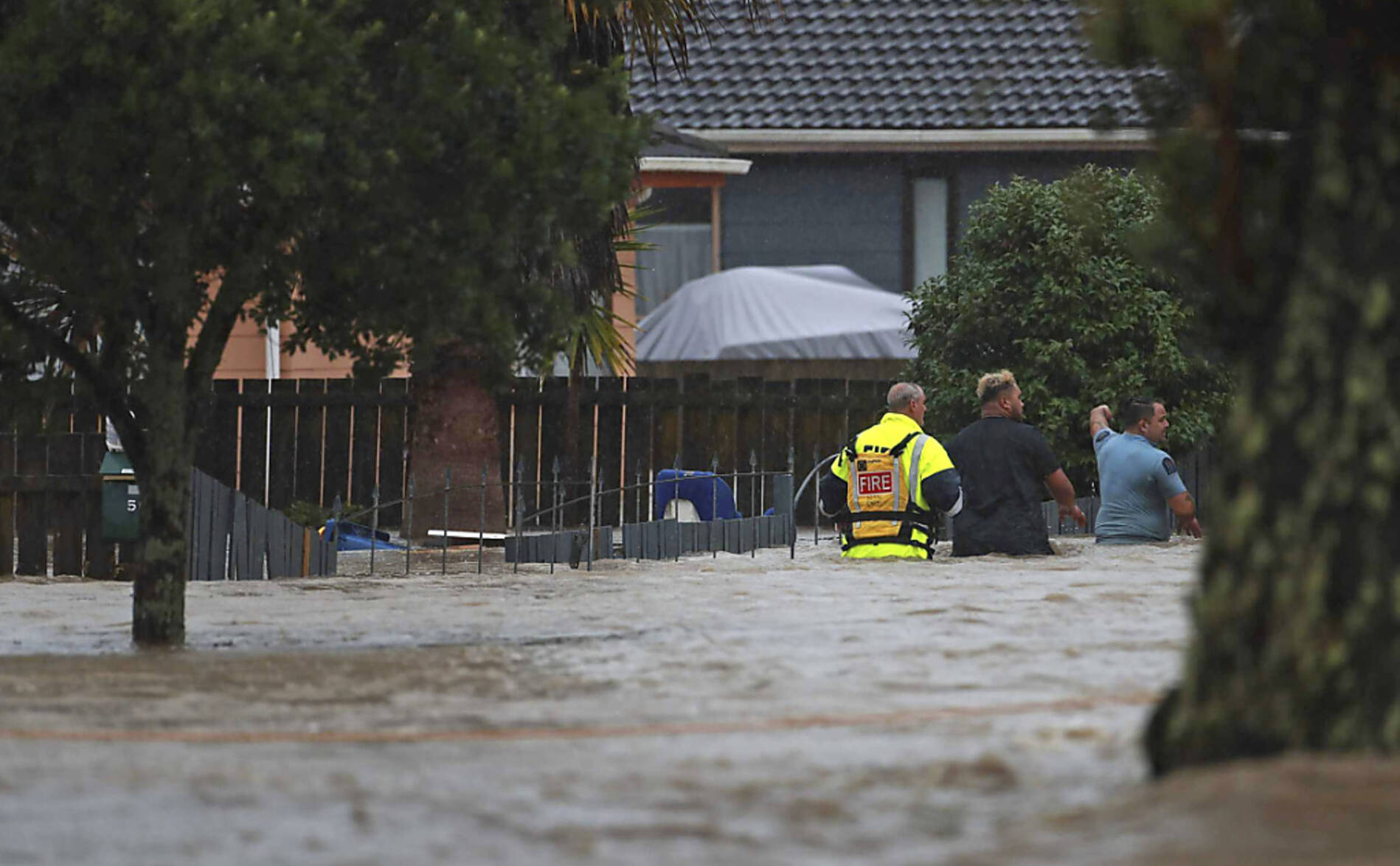 Au moins trois morts et un disparu dans des intempéries à Auckland
