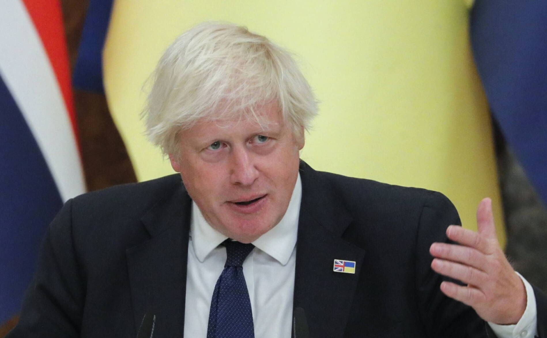 « Un missile, cela prendrait une minute »: lance Poutine à Johnson