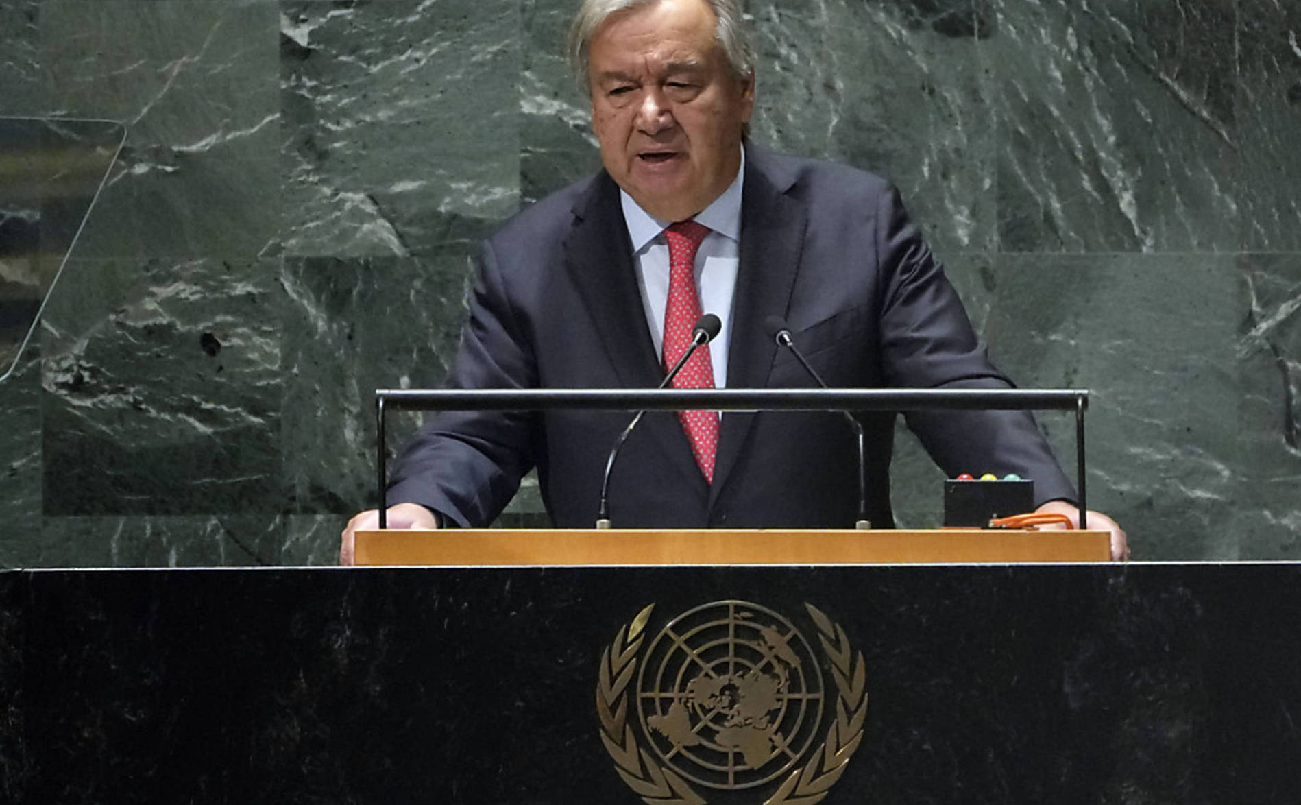 Climat: l'humanité a « ouvert les portes de l'enfer », lance Guterres