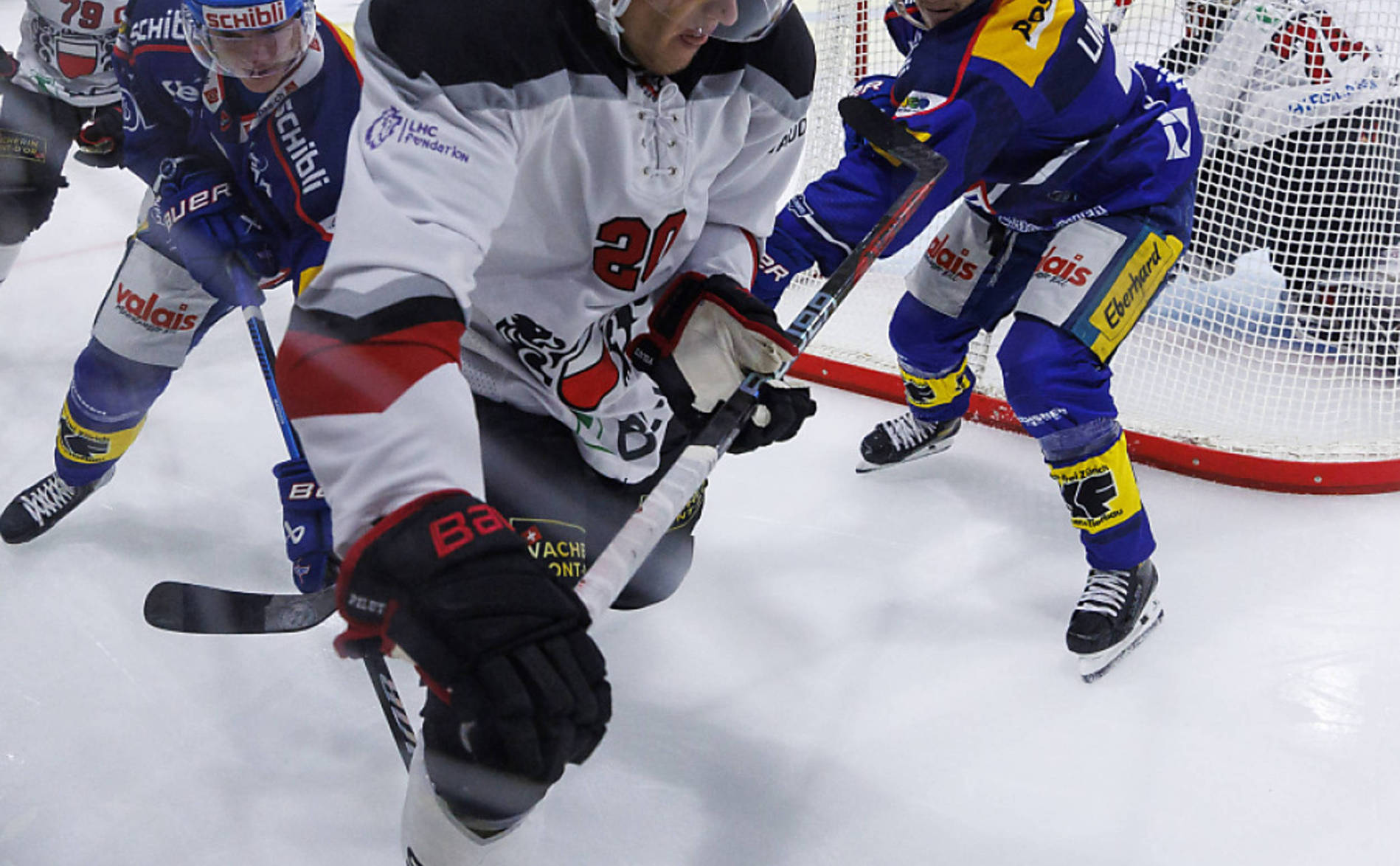 Lausanne gagne sur la fin, Ajoie bat Bienne