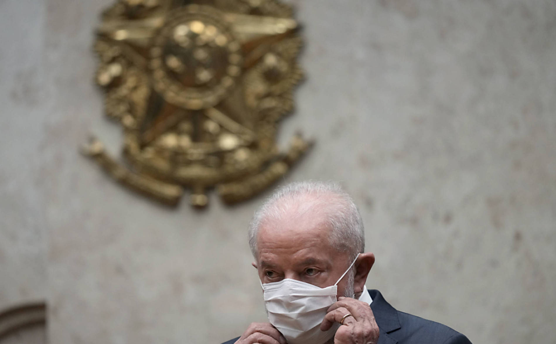 Opération à la hanche pour Lula et pause forcée à l'international