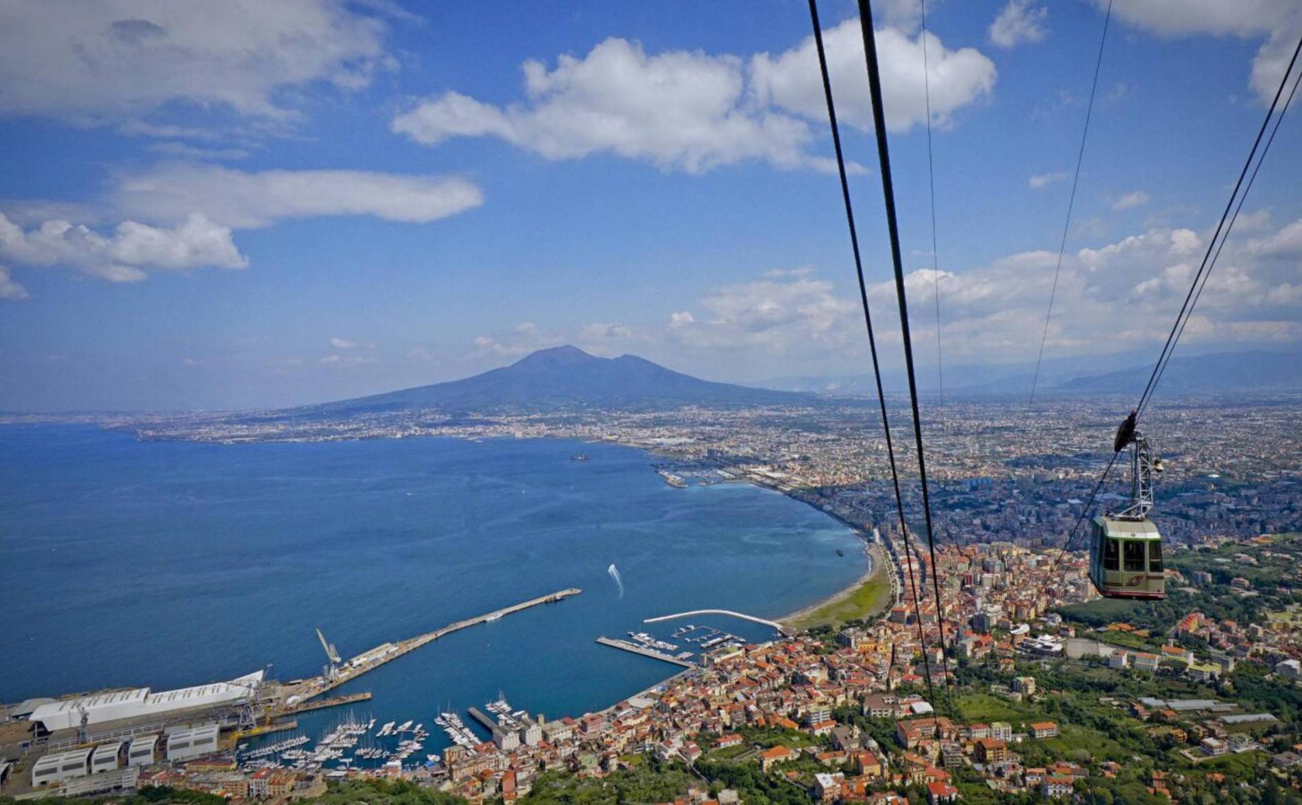 Italie: au moins 3 morts dans la chute d'une cabine de téléphérique