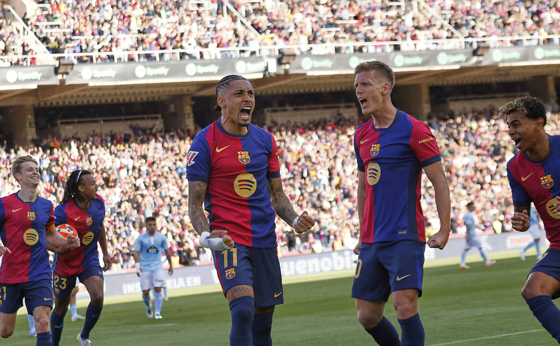 Miraculé, le Barça conforte sa première place