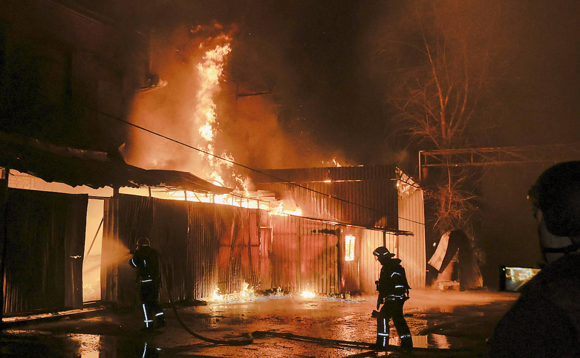Ukraine: un mort et des dizaines de blessés dans des frappes russes