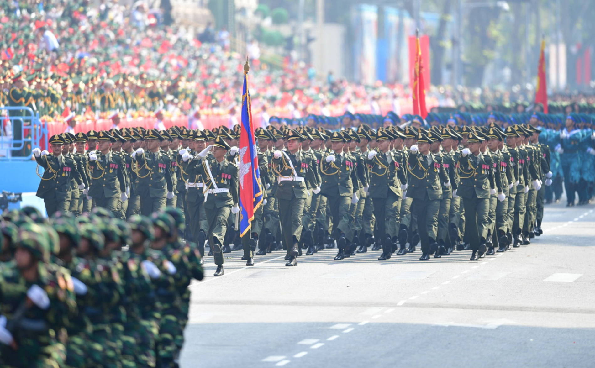 Vietnam: parade géante pour les 50 ans de la chute de Saïgon