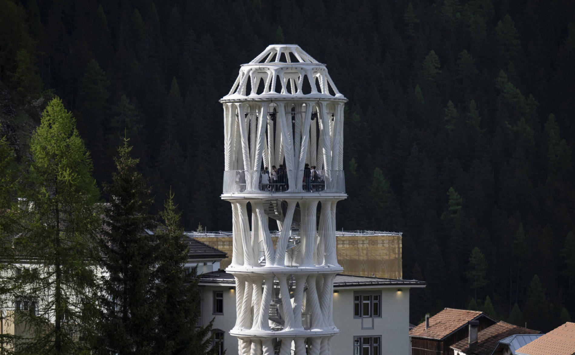 La « Tour blanche » imprimée en 3D a été inaugurée à Mulegns (GR)