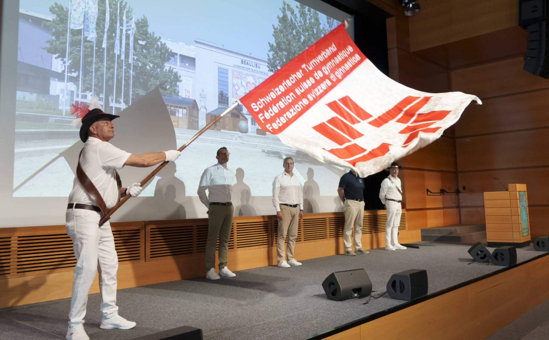 La bannière de la FSG passe d'Aarau 2019 à Lausanne 2025