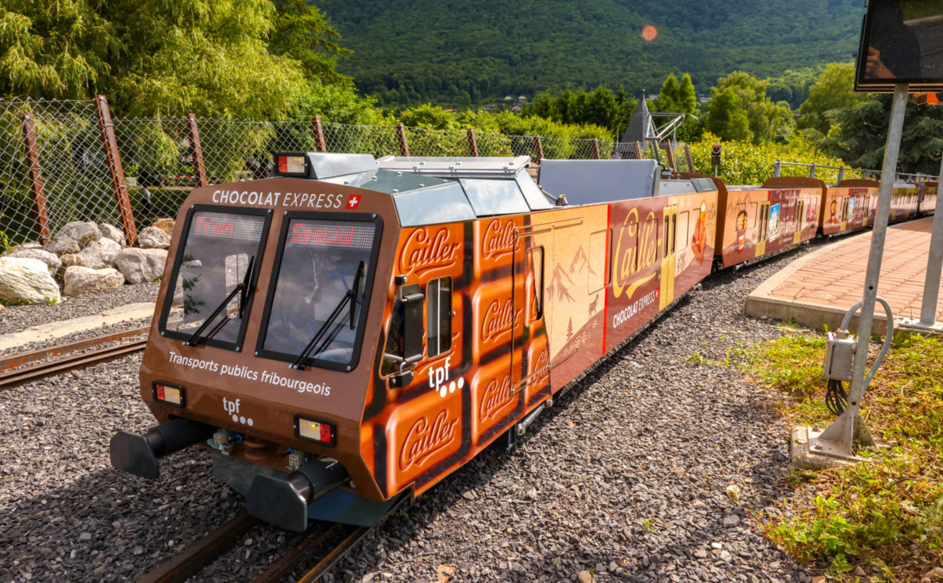 Modèle réduit du Chocolat Express des TPF en service au Bouveret