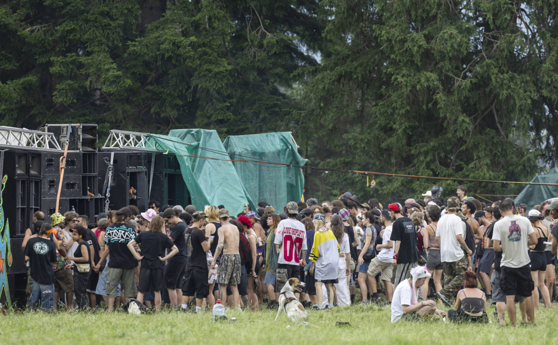 Deux policières blessées à la rave-party illégale de Malleray (BE)