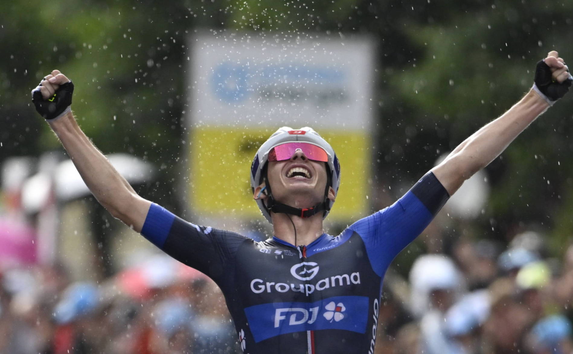 Romain Grégoire remporte la première étape en solitaire