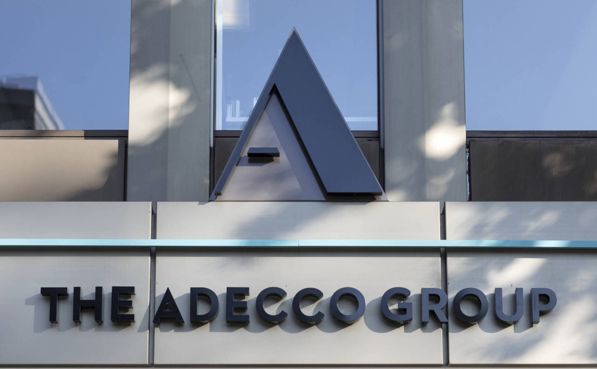 Piratage massif chez Adecco: un procès hors normes débute à Lyon