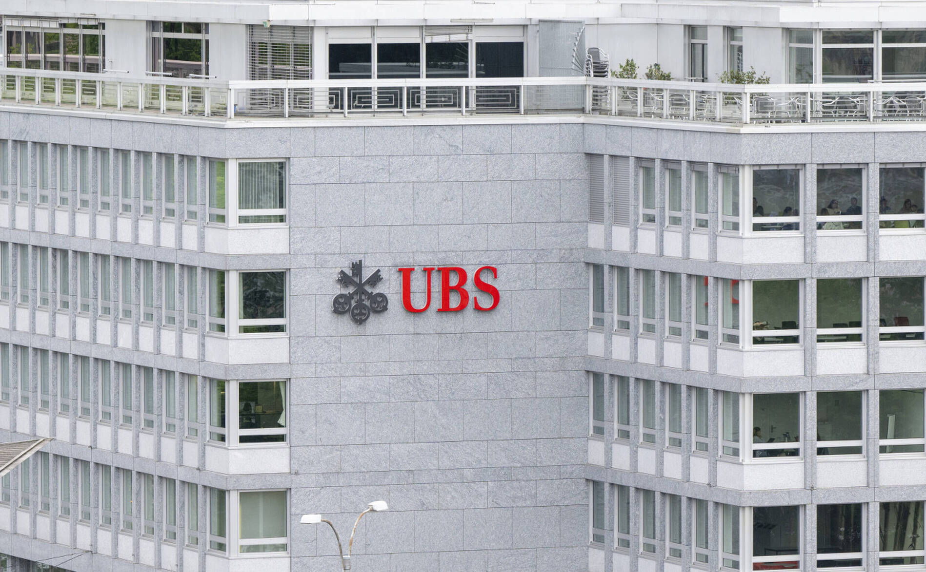 UBS demeure vulnérable, malgré des fonds propres suffisants