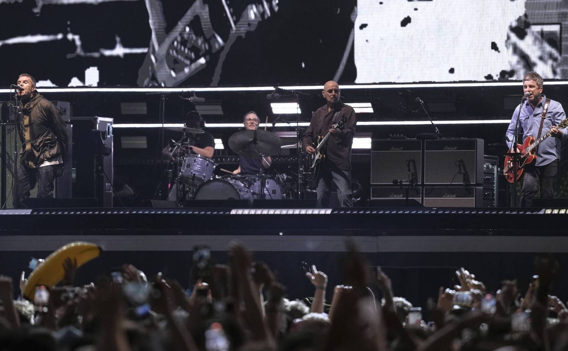 Cardiff: fans ivres de bonheur pour le retour d'Oasis sur scène