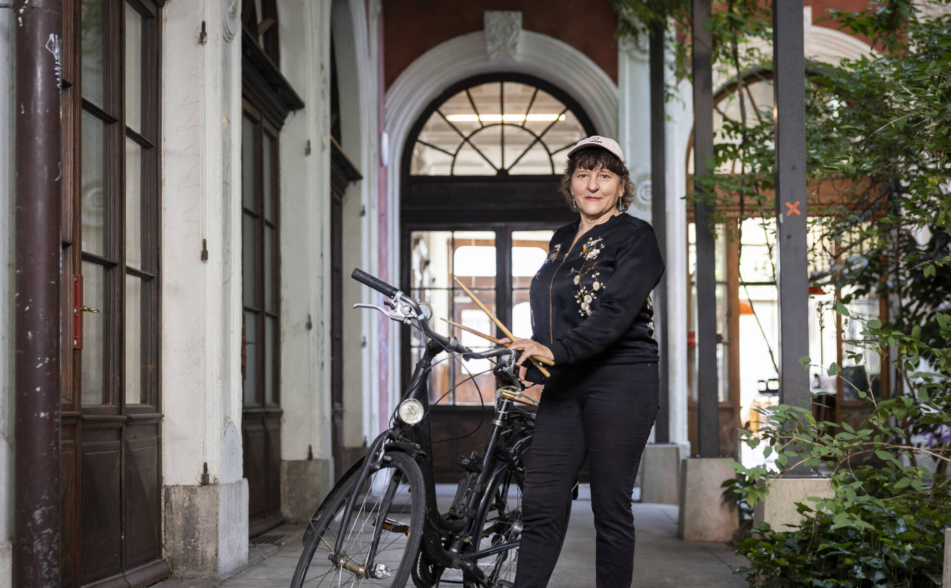 Tour de Suisse en musique: Béatrice Graf à la batterie et au vélo