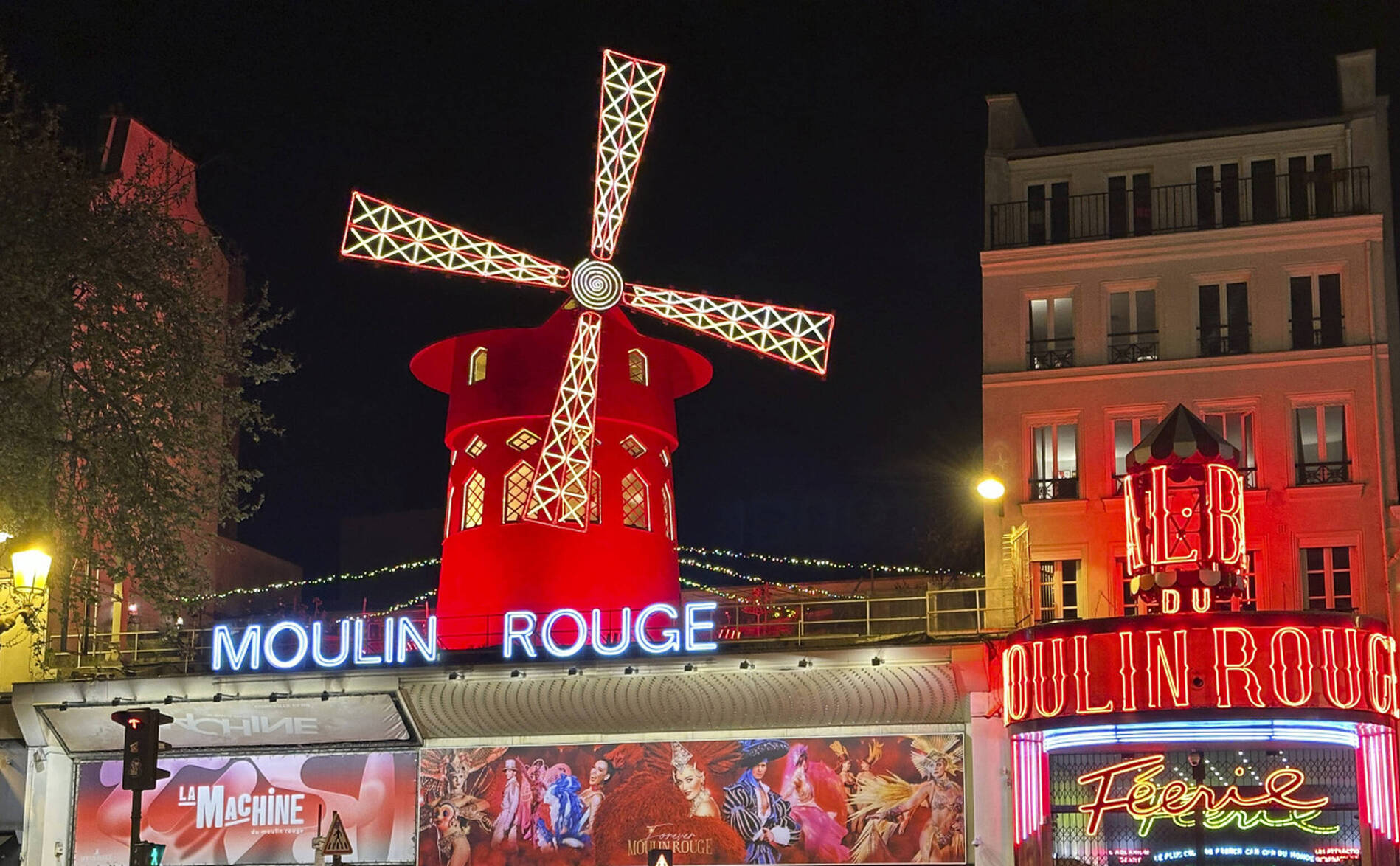 À Paris, les ailes du Moulin Rouge tournent de nouveau