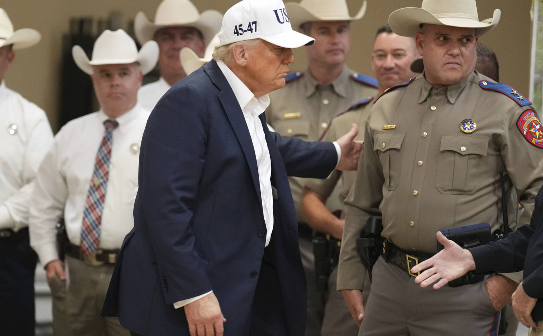 Trump se rend au Texas ravagé par des inondations meurtrières