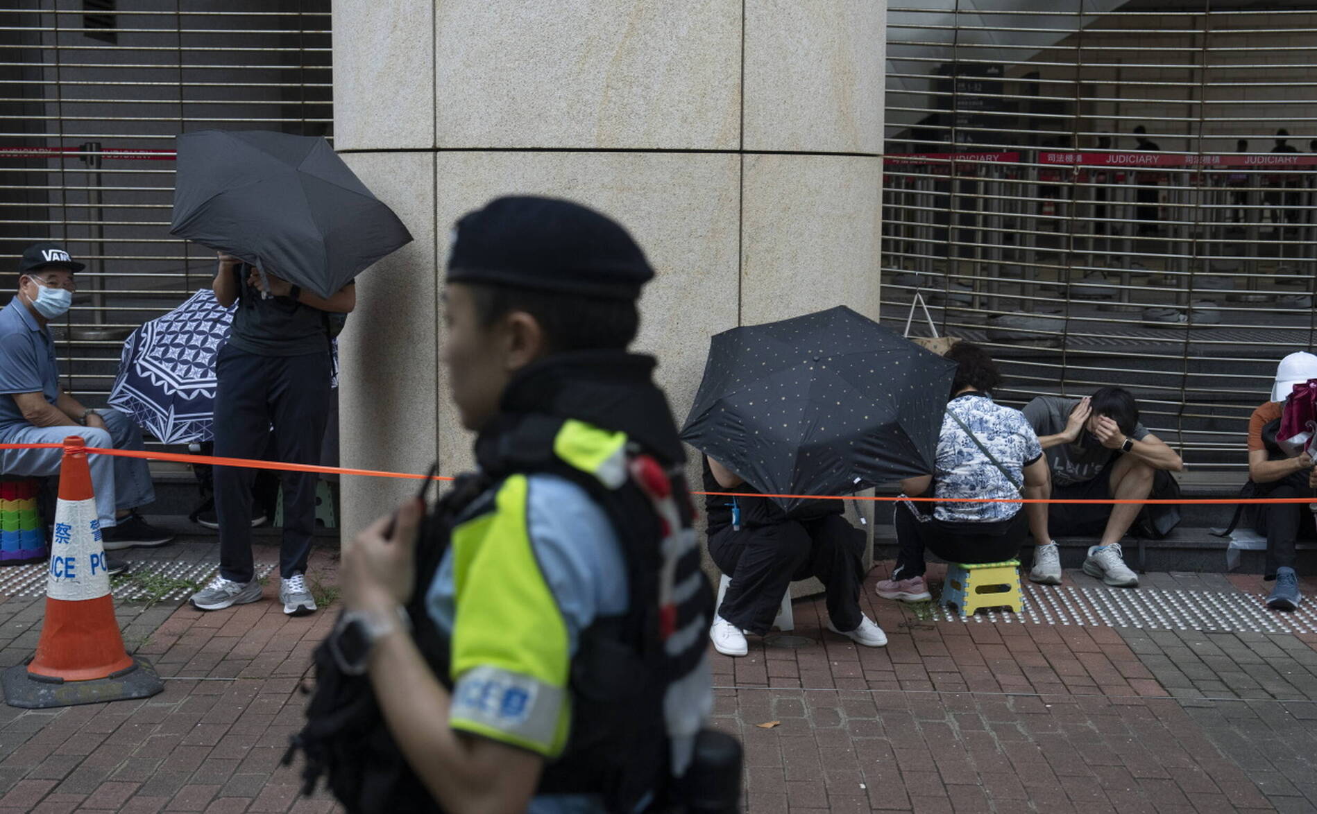 Début du procès en appel de 12 militants pro-démocratie à Hong Kong