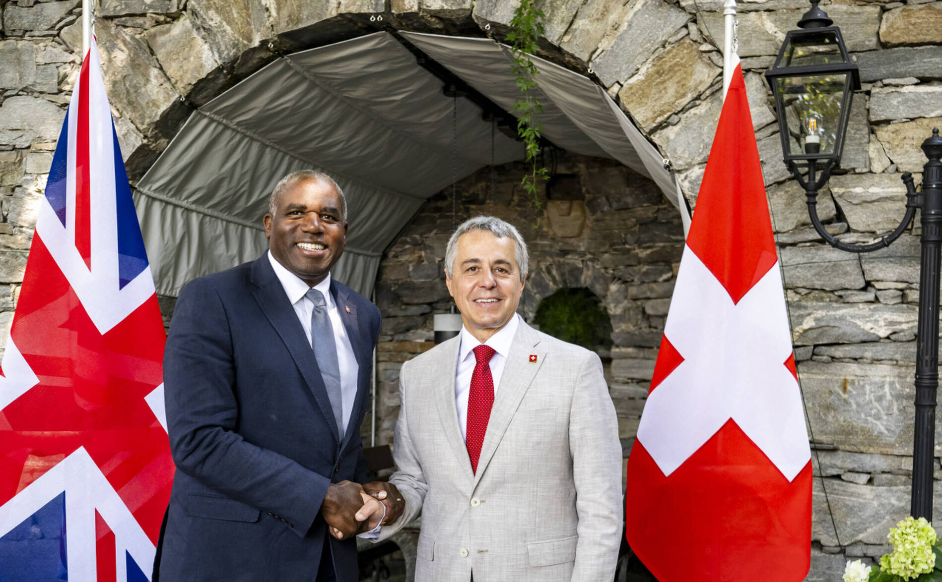 Cassis reçoit le ministre britannique des Affaires étrangères