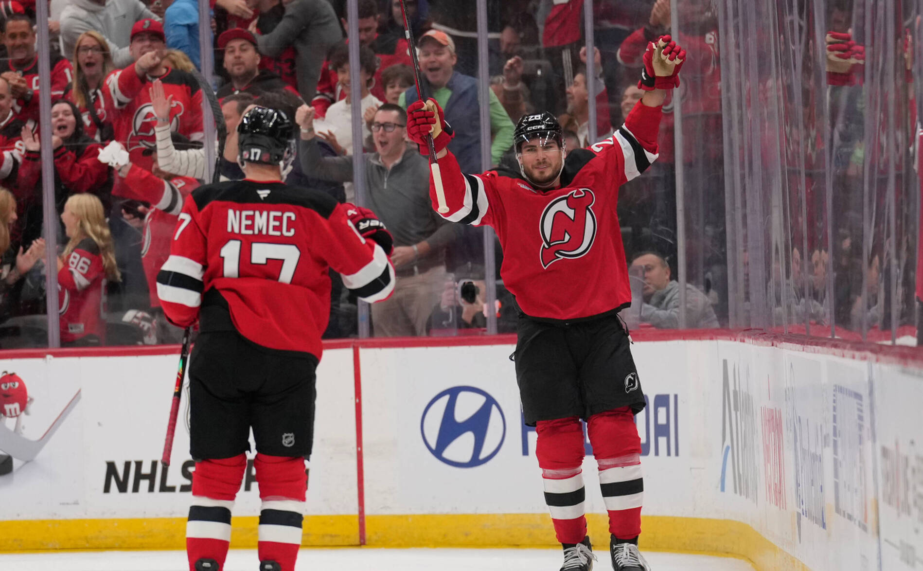 Meier et Hischier mènent les Devils à la victoire