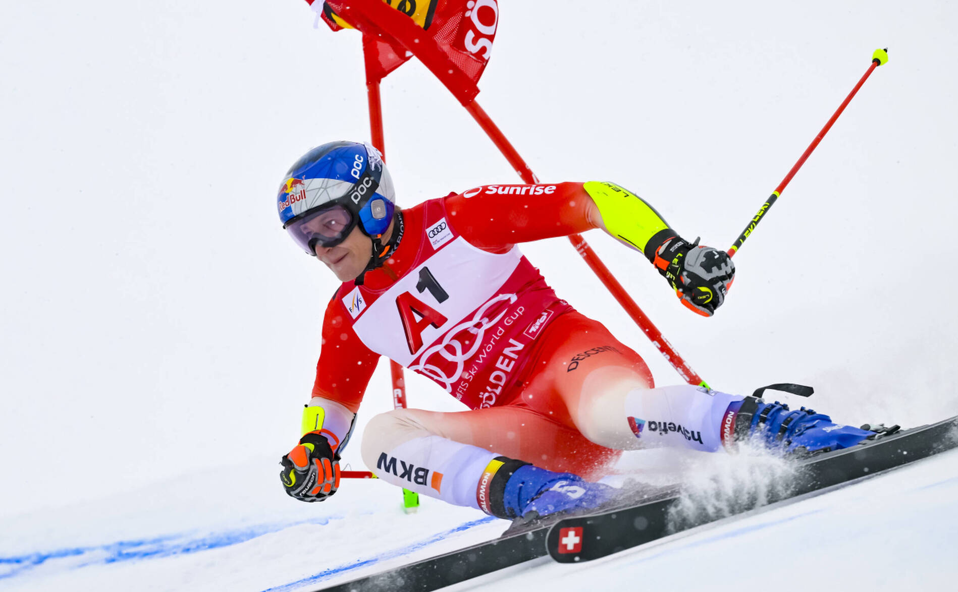 Marco Odermatt reprend la main en géant