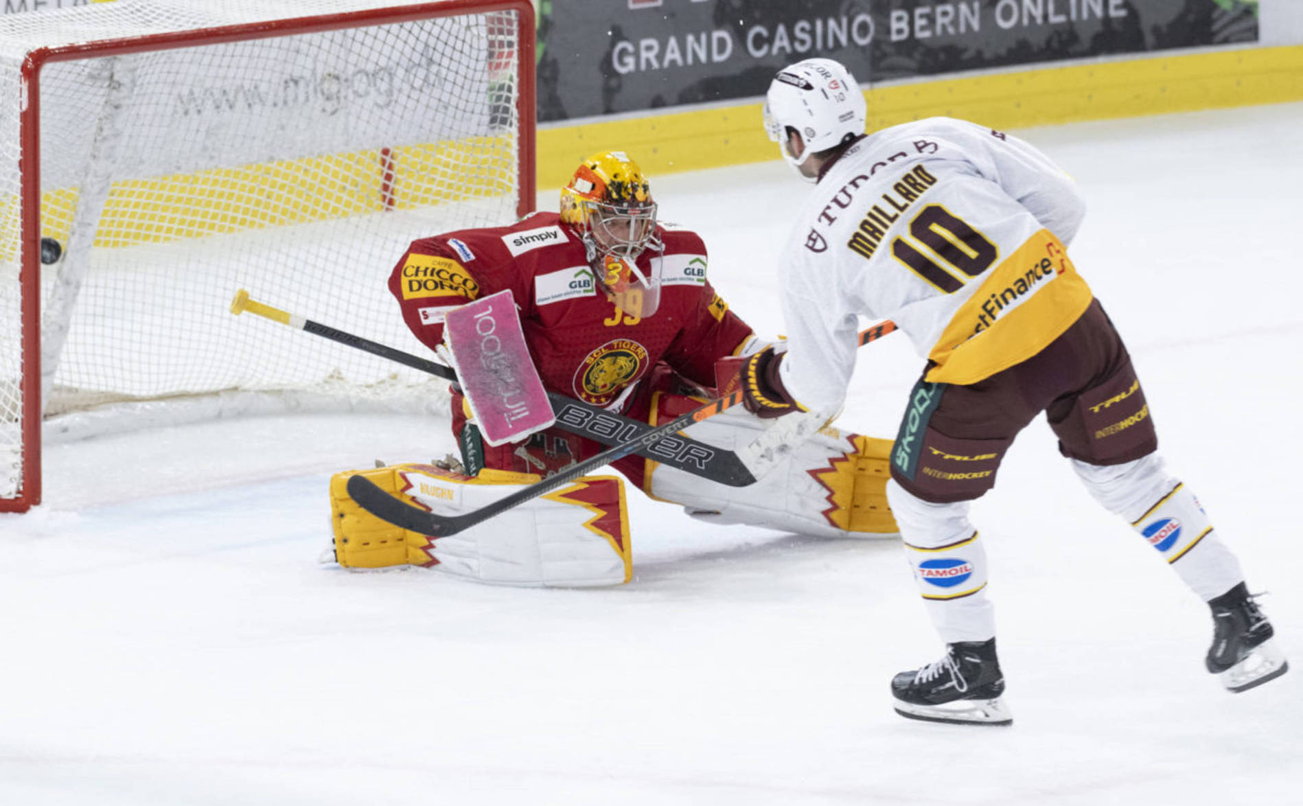 Les Aigles tombent à Langnau, Gottéron revient de loin à Davos