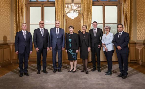 Keller-Sutter passe au DFF et Rösti reprend le DETEC