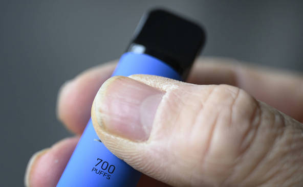 Le Parlement décide d'interdire les e-cigarettes à usage unique