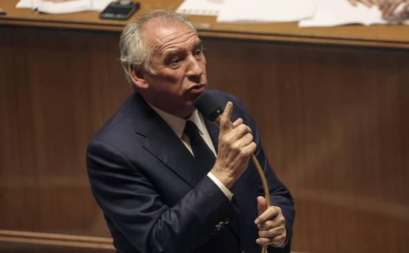 L'Assemblée nationale repousse largement une motion de censure