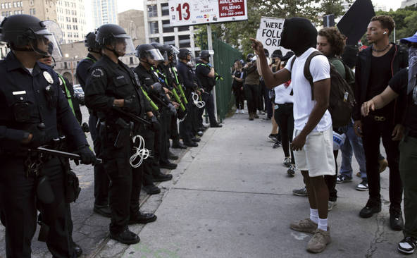 Plus de 1000 personnes encore dans les rues de Los Angeles